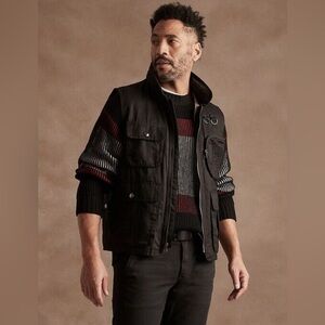 DESCRIPTION 
Banana Republic Heritage Explorer Vest, worn ONCE.